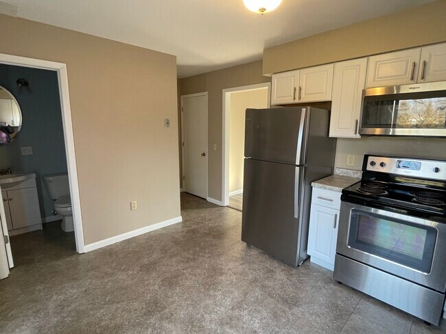 Kitchen - 724 W 2nd St