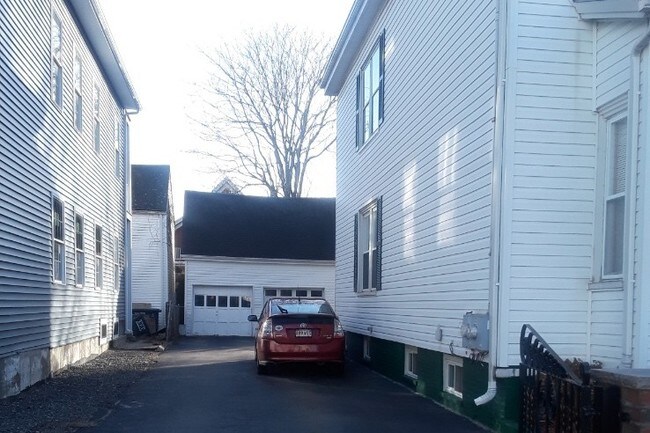Building Photo - 38 Concord Ave
