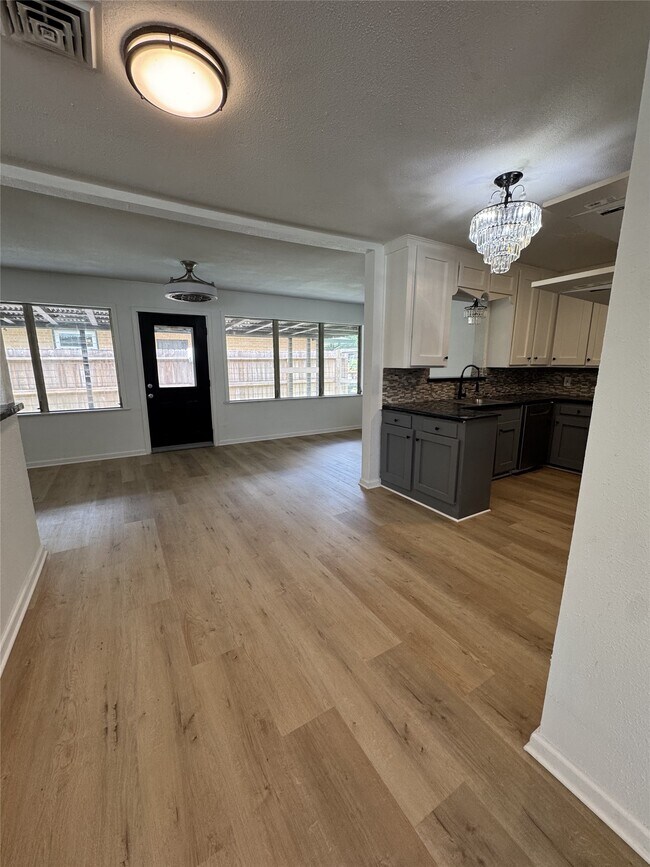 Foto del edificio - 612 Sunset Ln