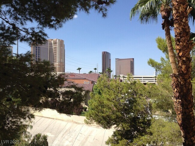 Foto del edificio - 210 E Flamingo Rd
