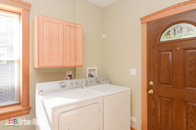 Building Photo - 416 N Ada St