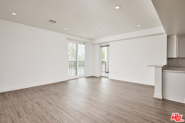 Building Photo - 4114 Vantage Ave