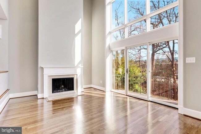 Foto del edificio - 3956 Georgetown Ct NW