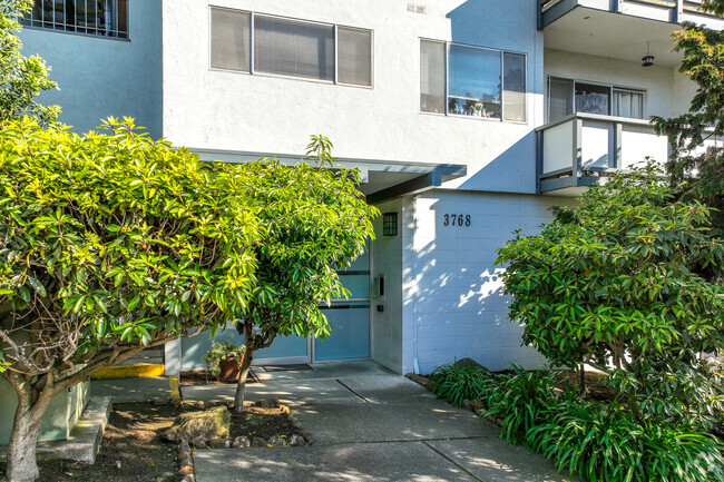 Building Entrance - 3768 Harrison St