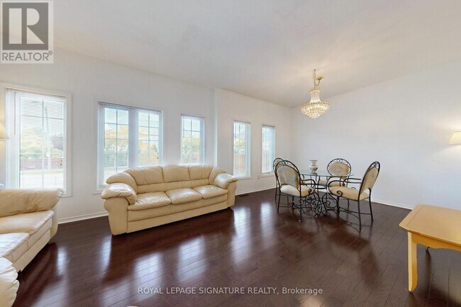 Photo du bâtiment - 6509 Valiant Heights