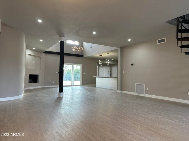 Foto del edificio - 6459 S River Dr