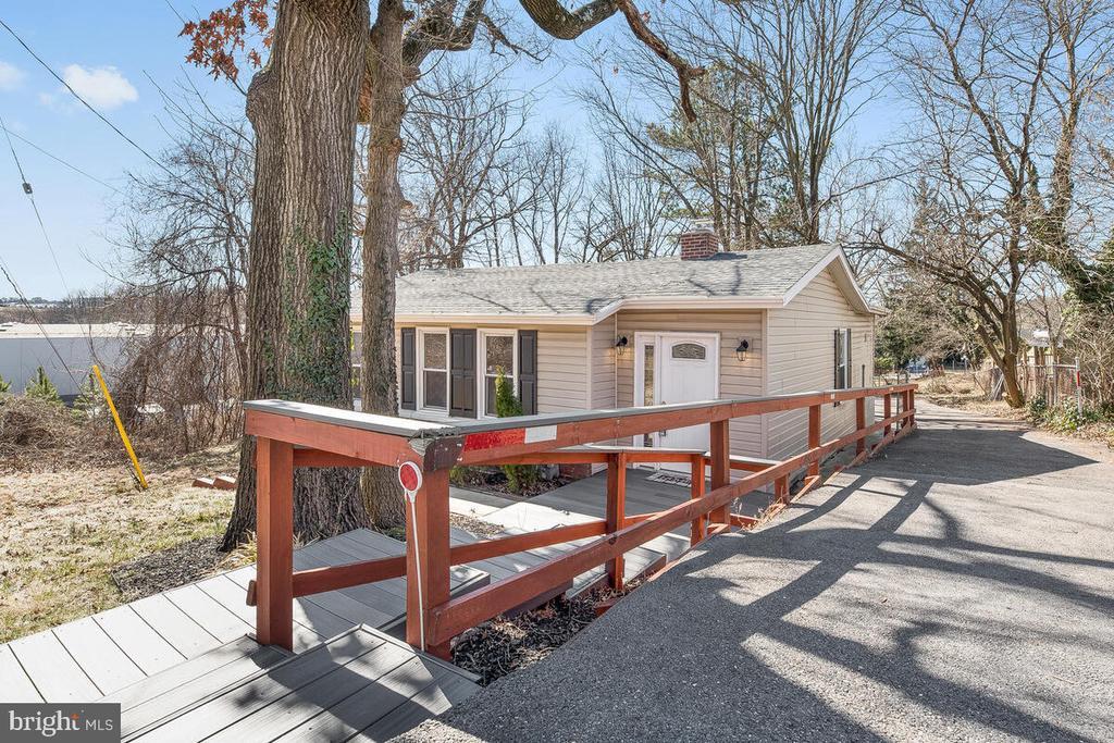 Primary Photo - 6466 Loudon Ave