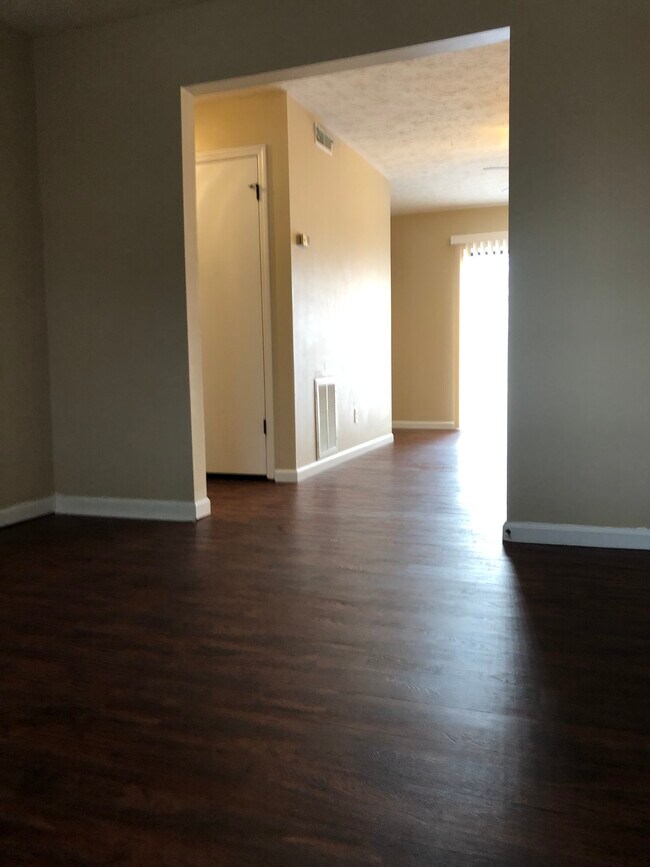 Foto del edificio - 703 Bethany Court