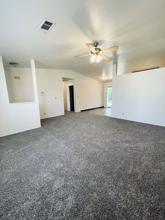 Building Photo - Remodeled Home in Starview Subdivision