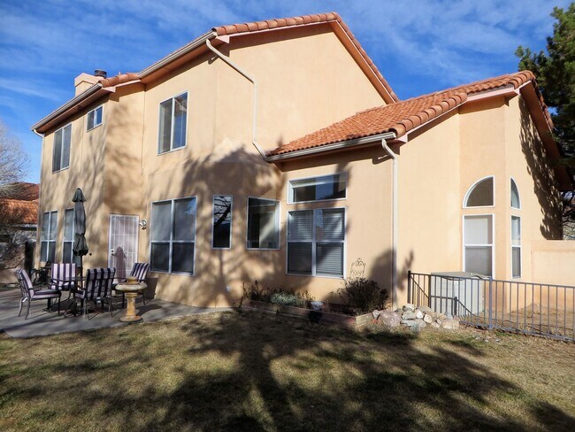 Foto del edificio - Beautiful 3 bedroom 2 bathroom home.
