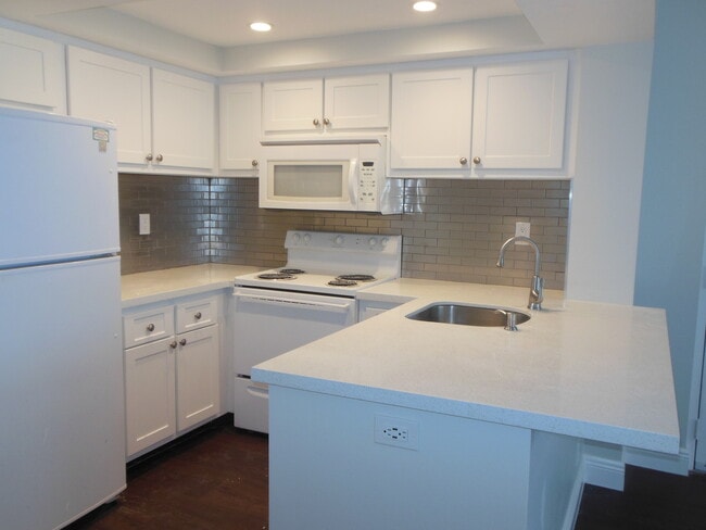 ONE BEDROOM ONE BATHROOM! WATERFRONT COMMUNITY! - ONE BEDROOM ONE BATHROOM! WATERFRONT COMMUNITY! Apartment