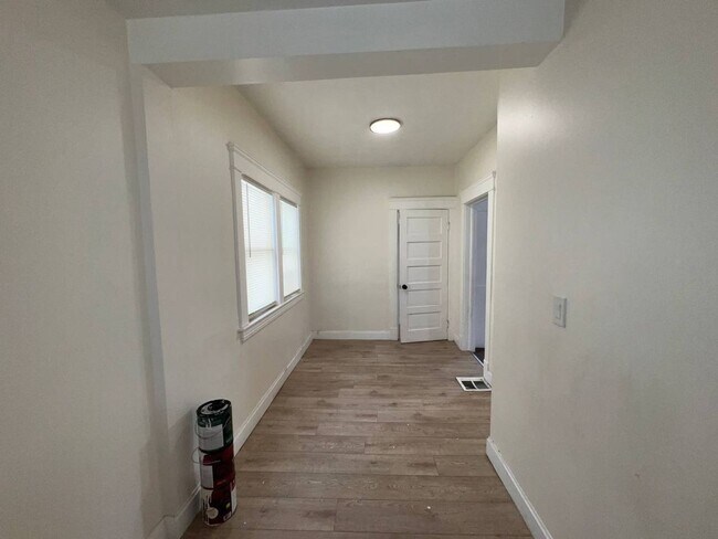 Foto del edificio - 3 bedroom 1.5 bath Single Family Home | CMHA Section 8 and EDEN Welcomed