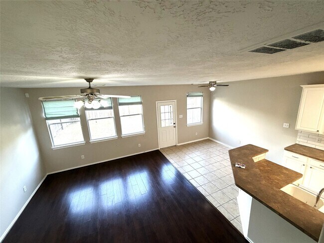 Foto del edificio - 17138 Oakwood Chase Dr