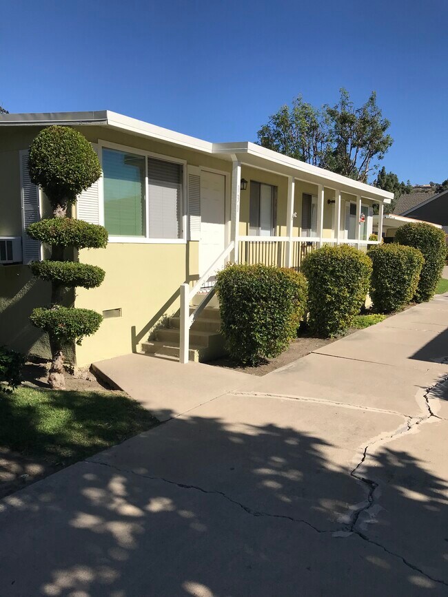 Building Photo - 133 S Solana Dr