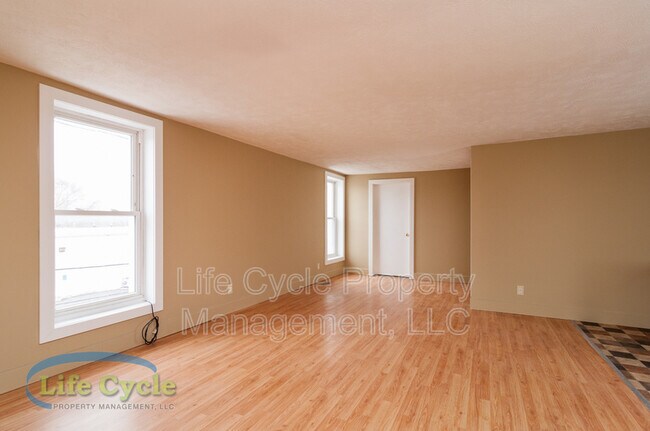Building Photo - 295 W Muskegon St