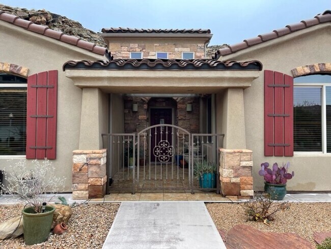 Foto del edificio - Beautiful Home In A Quiet Gated Community!