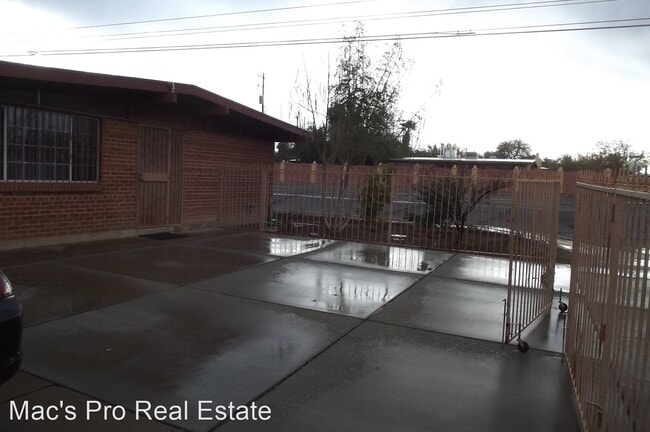 Foto del edificio - 4 br, 2.5 bath House - 4400 N. Jay Avenue