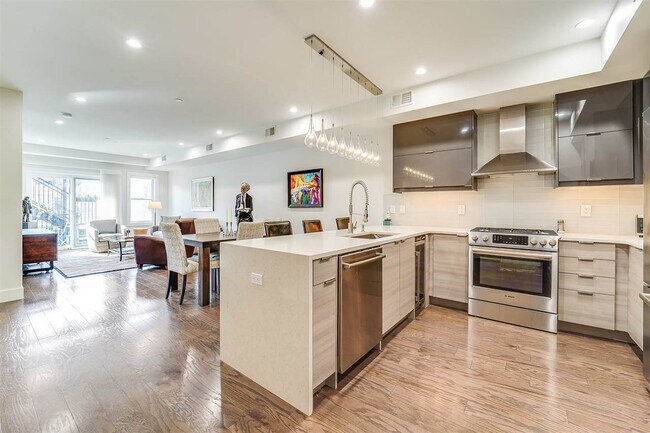 Foto del edificio - 618 Madison St