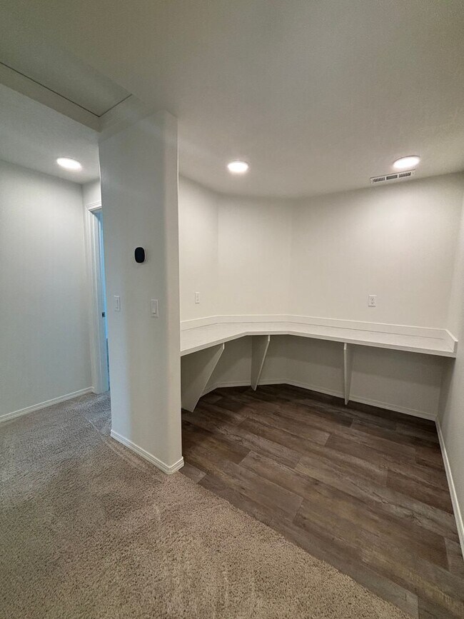 Foto del edificio - ? Ready for move in and will work with low...