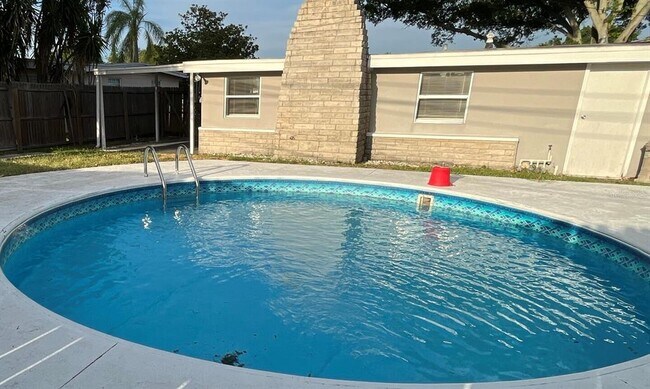 Building Photo - 9596 Groveland St