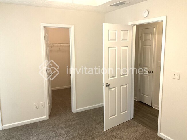 Building Photo - 220 Oak Hill Dr