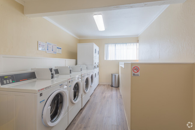 Laundry Room - Garden Oaks Apartments