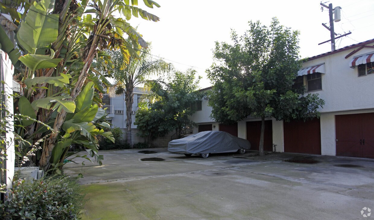 Foto del edificio - 1047 N Euclid Ave