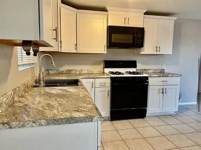 Foto del edificio - 1745 Warnock Dr