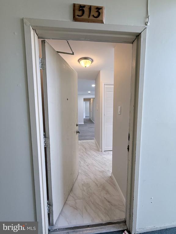 Building Photo - 513 Edison Glen Terrace