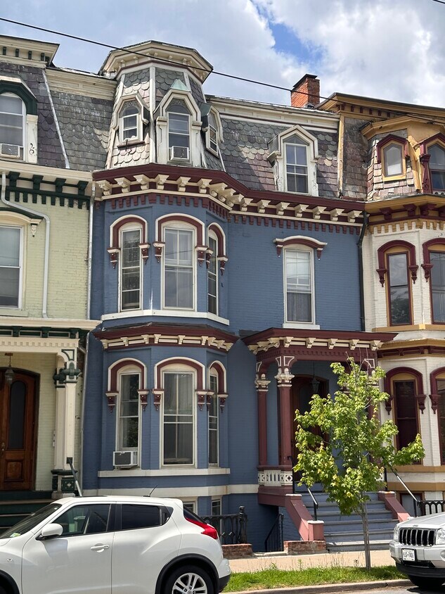 33 Clinton St Saratoga Springs, NY 12866 Alquileres en Saratoga