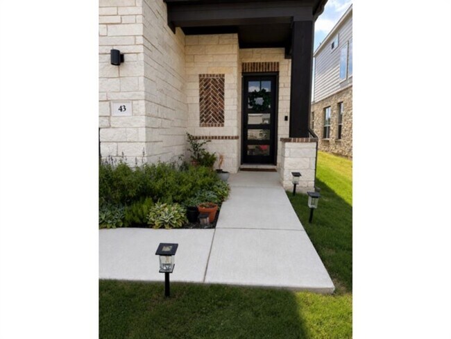 Foto del edificio - 1531 N Red Bud Ln