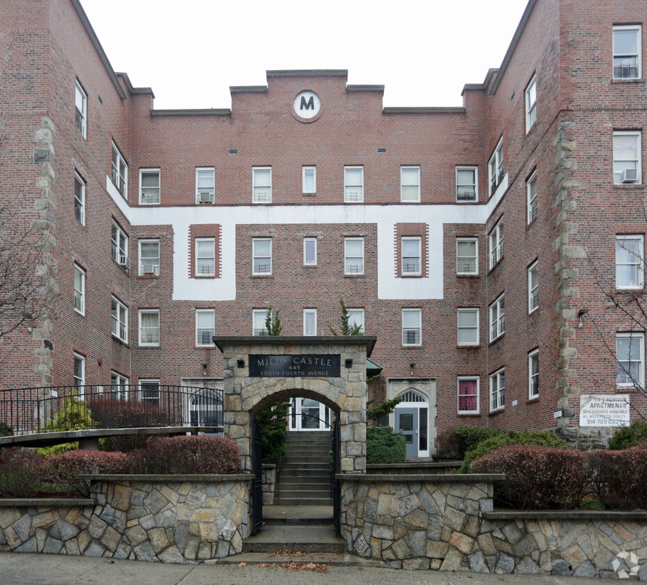 Building Photo - Milio Castle