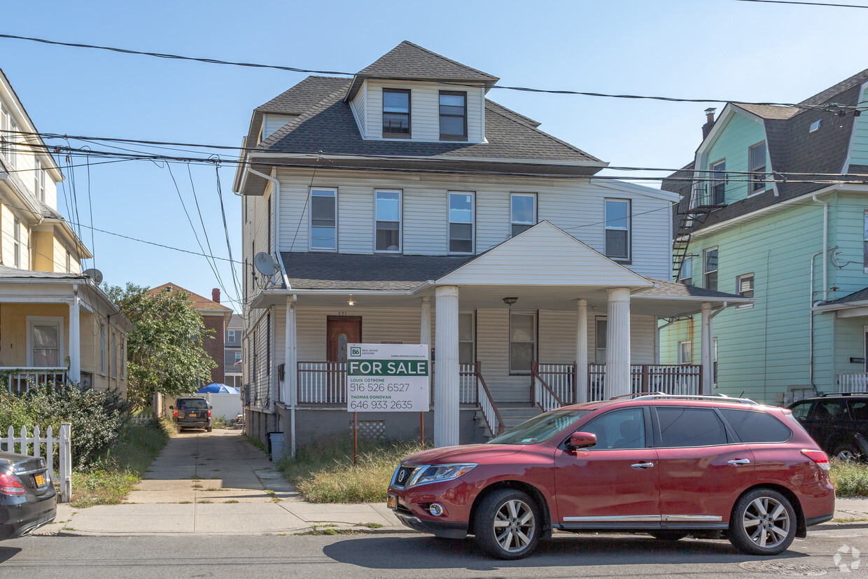 Building Photo - 172 Beach 119th St