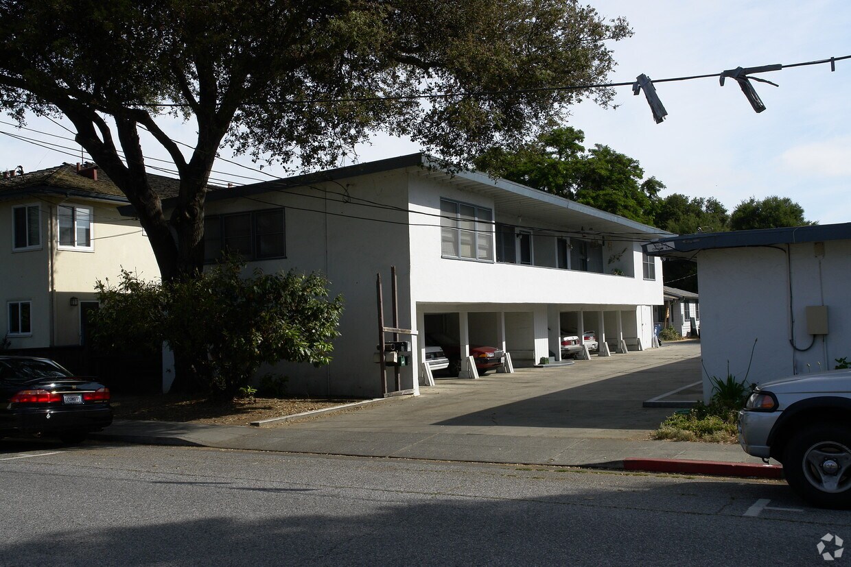 Building Photo - 934 Crane St