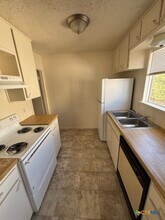 Building Photo - 503 E Beeline Ln