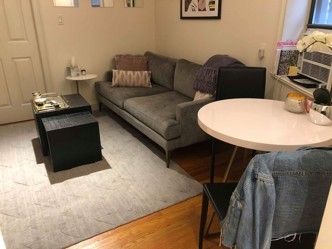Foto del edificio - 355 W 16th St