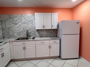 Building Photo - 10519 Silver Oak Ln