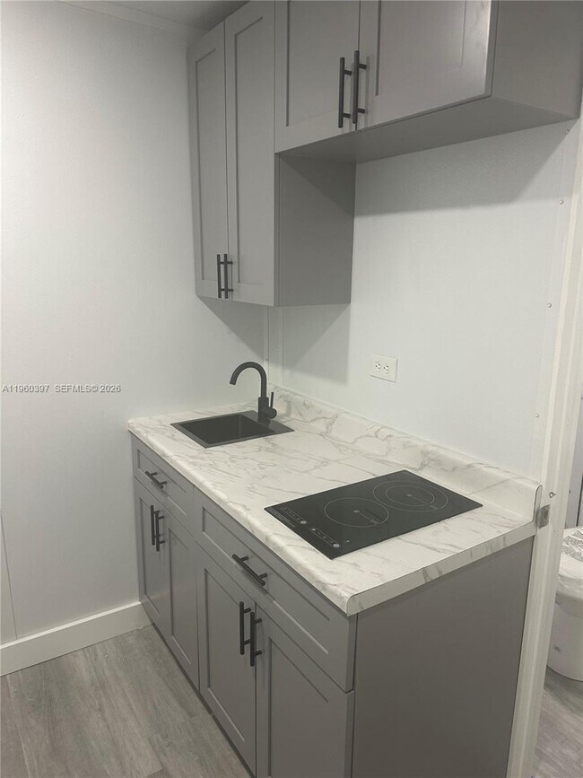 Foto del edificio - 19215 NW 7th Ct