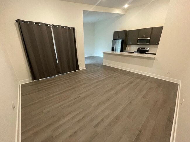 Building Photo - 11613/15 Harry
