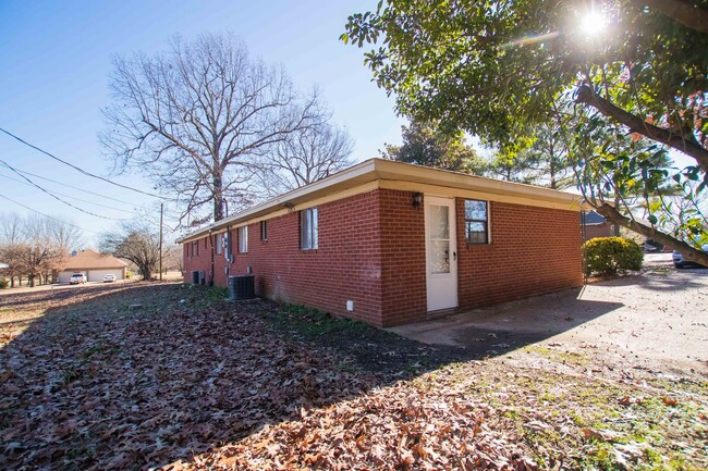 Building Photo - 4620 Prospect