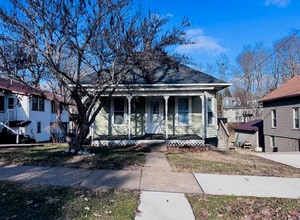 Building Photo - 113 E Fulliam Ave