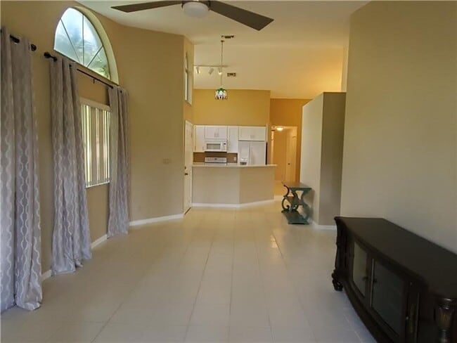 Foto del edificio - 7546 Pinewalk Dr S