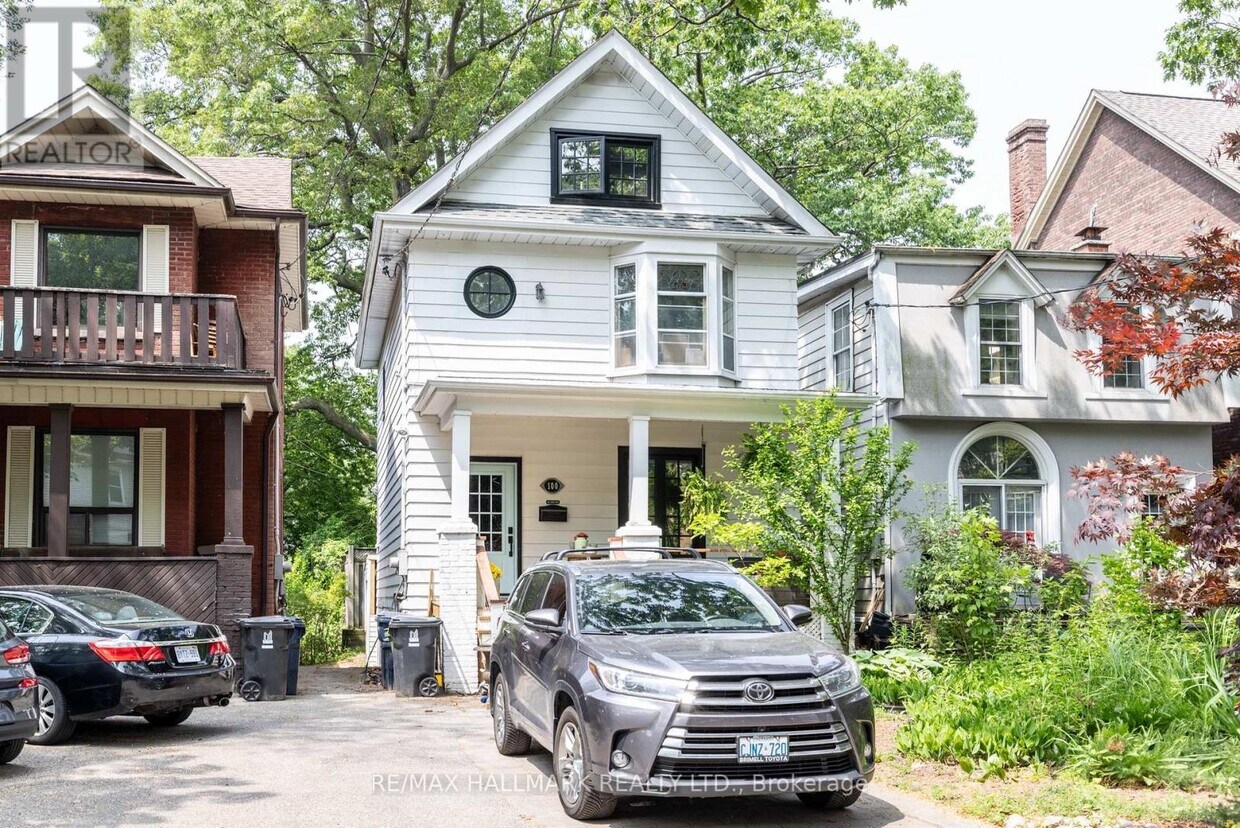 Primary Photo - 100 Silver Birch Ave