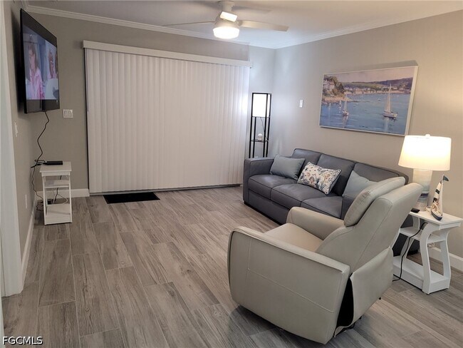 Foto del edificio - 7400 Estero Blvd