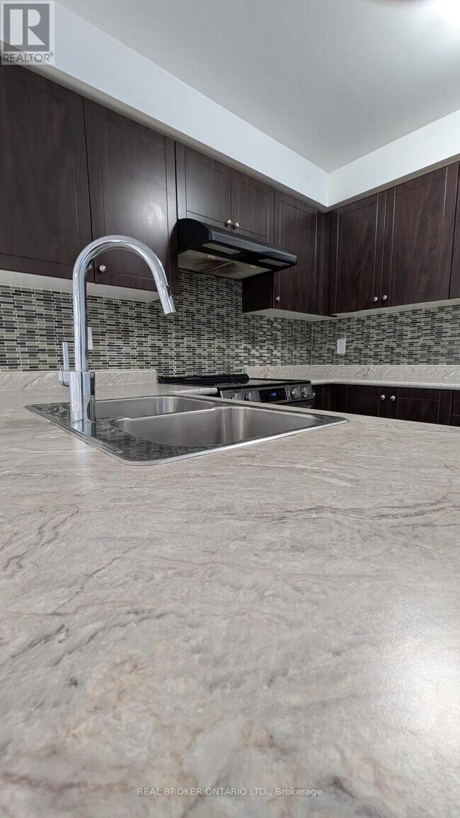 Building Photo - 19 Cromarty Ave