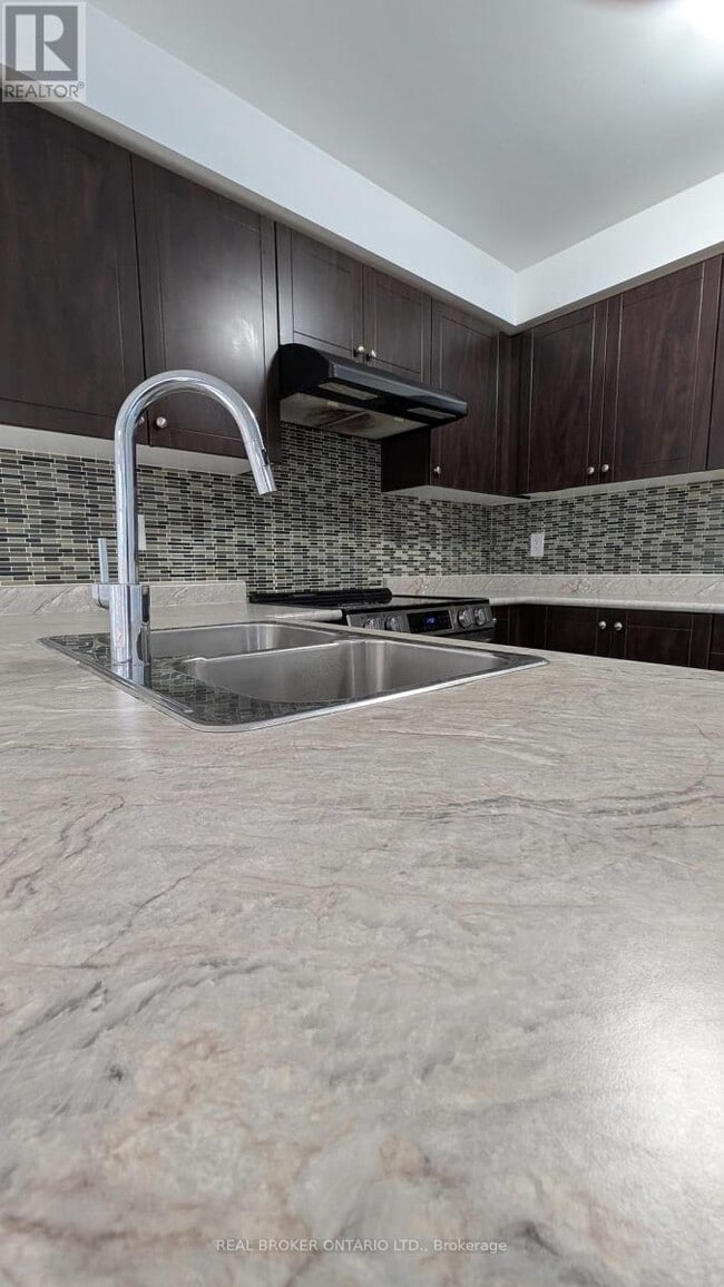 Photo du bâtiment - 19 Cromarty Ave