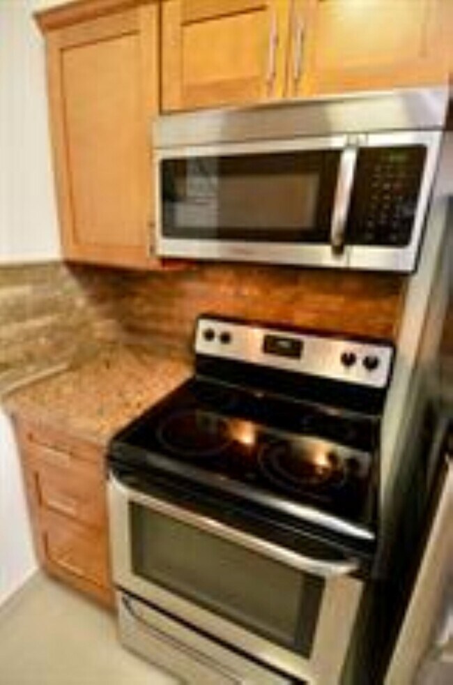 Foto del edificio - 2000 NE 51st Ct