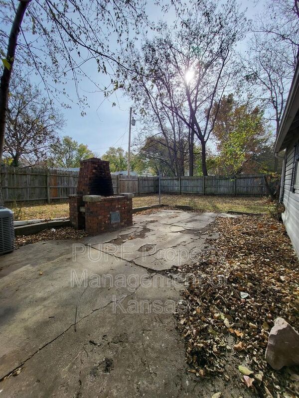 Building Photo - 1809 SE 25th St