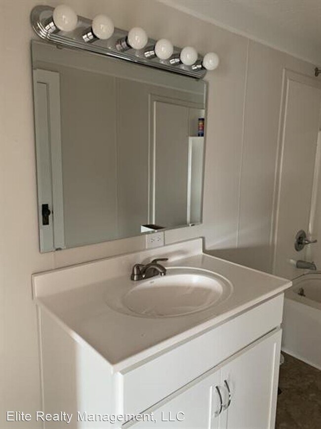 Building Photo - Studio, 1 bath House - 703 1/2 East 25th S...