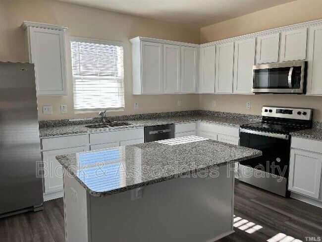 Building Photo - 1448 Heron Pond St